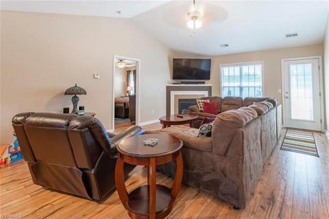 677 Chas Ct, High Point, NC 27265 photo 2