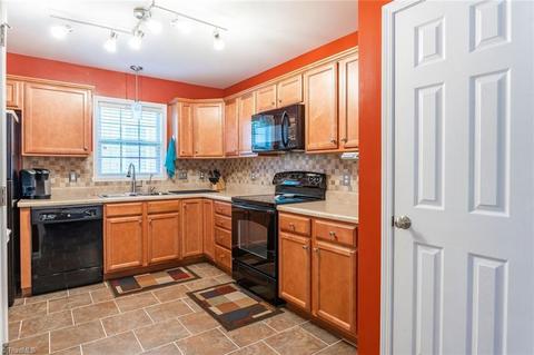 677 Chas Ct, High Point, NC 27265 photo 8