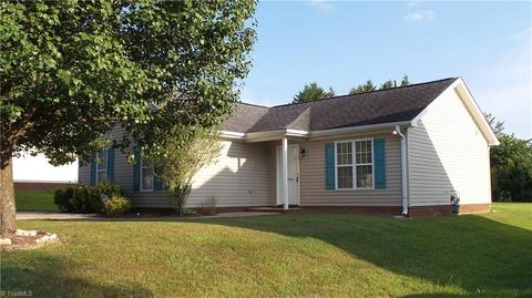 3864 Eagleston Ct, High Point, NC 27265 photo 2