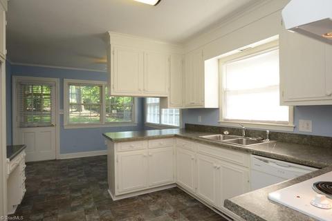 910 Wimbledon Pl, High Point, NC 27262 photo 12
