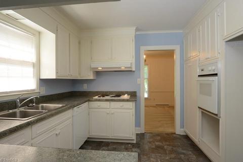 910 Wimbledon Pl, High Point, NC 27262 photo 14