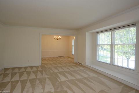 910 Wimbledon Pl, High Point, NC 27262 photo 9