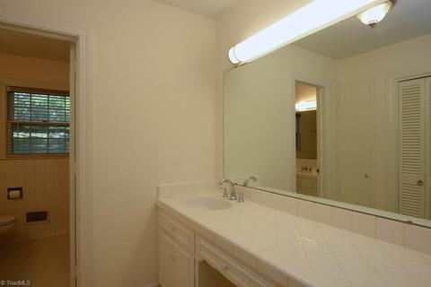 910 Wimbledon Pl, High Point, NC 27262 photo 26