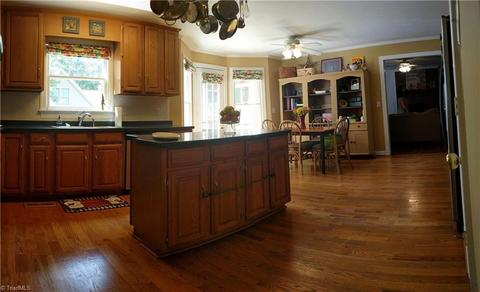 1410 Christopher Ct, High Point, NC 27265 photo 7