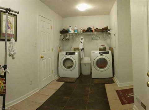 1410 Christopher Ct, High Point, NC 27265 photo 25