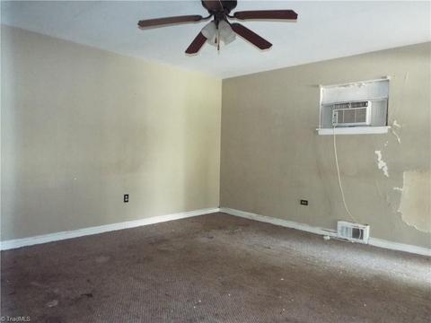 2009 Edgewood Dr, High Point, NC 27262 photo 6