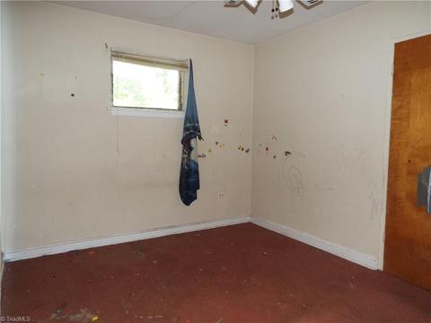 2009 Edgewood Dr, High Point, NC 27262 photo 14
