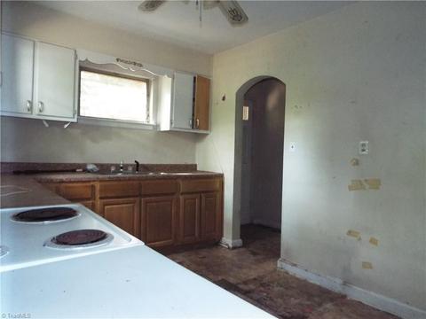 2009 Edgewood Dr, High Point, NC 27262 photo 10