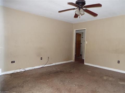 2009 Edgewood Dr, High Point, NC 27262 photo 5