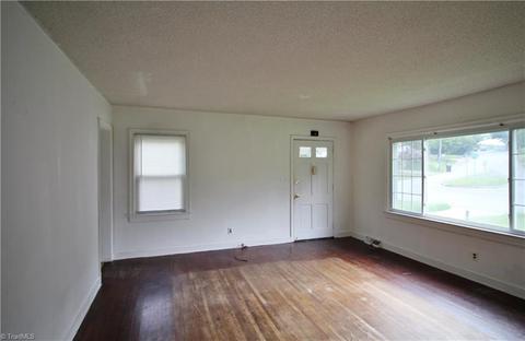 913 Denny St, High Point, NC 27262 photo 3
