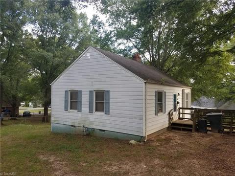 406 Cedar St, Eden, NC 27288 photo 2