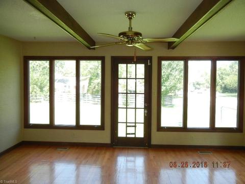 3507 Stonehurst Pl, High Point, NC 27265 photo 4