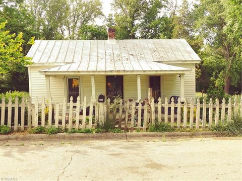 734 Davis St, Eden, NC 27288 photo 1