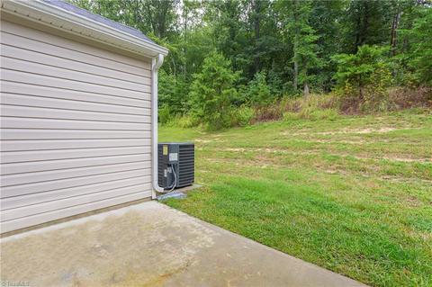 6516 Ashebrook Dr, High Point, NC 27265 photo 18