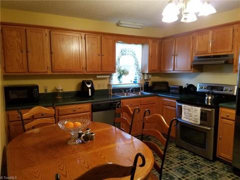 3308 Pine Valley Rd, High Point, NC 27265 photo 9