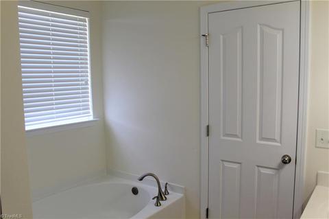 2464 Ingleside Dr, High Point, NC 27265 photo 24