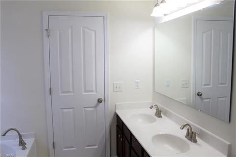 2464 Ingleside Dr, High Point, NC 27265 photo 23
