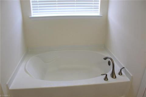 2464 Ingleside Dr, High Point, NC 27265 photo 25