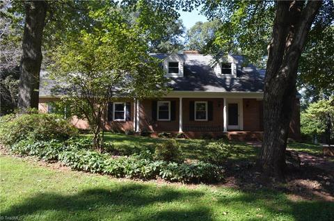 602 Pine St, Dobson, NC 27017 photo 1