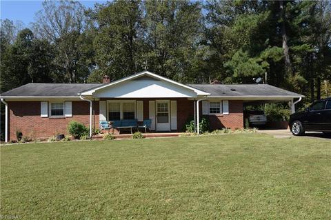 118 Windover Dr, Pinnacle, NC 27043 photo 1