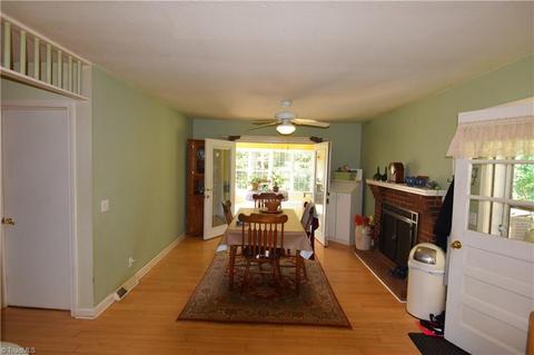118 Windover Dr, Pinnacle, NC 27043 photo 4