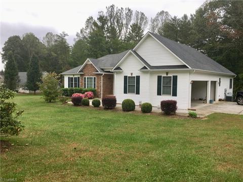 870 Carson Rd, Pilot Mountain, NC 27041 photo 2