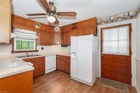 2305 Dover Pl, High Point, NC 27265 photo 7