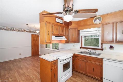 2305 Dover Pl, High Point, NC 27265 photo 8