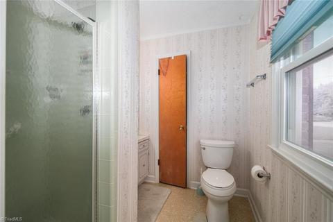 2305 Dover Pl, High Point, NC 27265 photo 12