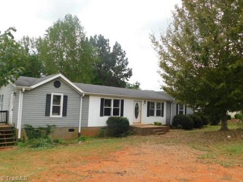 3096 Old Mountain Rd, Trinity, NC 27370 photo 1