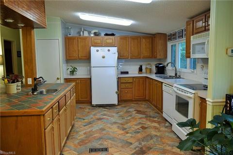 320 Nettle Knob Trl, Lowgap, NC 27024 photo 6