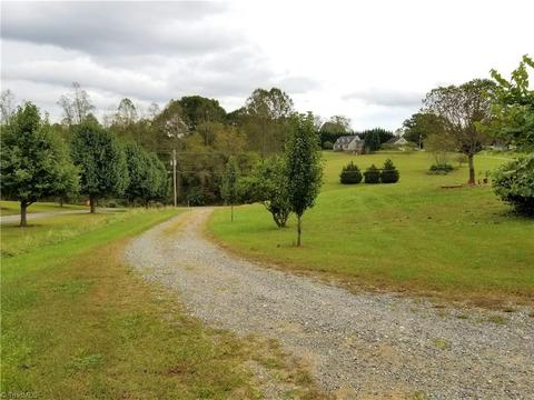 1604 Ring Rd, Westfield, NC 27053 photo 4