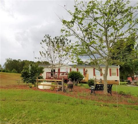 1604 Ring Rd, Westfield, NC 27053 photo 2