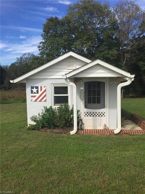 712 Union Cross Rd, Dobson, NC 27017 photo 3