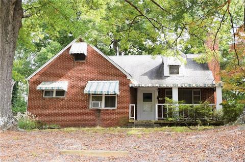 2007 Edgewood Dr, High Point, NC 27262 photo 1