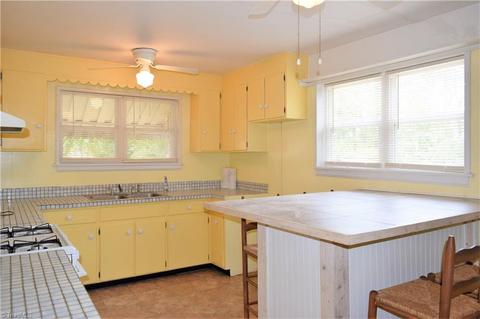 2007 Edgewood Dr, High Point, NC 27262 photo 6