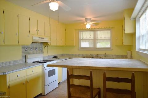 2007 Edgewood Dr, High Point, NC 27262 photo 5