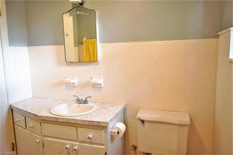 2007 Edgewood Dr, High Point, NC 27262 photo 10