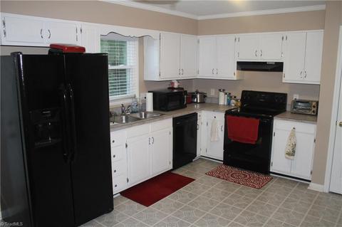 232 Logan Ct, King, NC 27021 photo 4