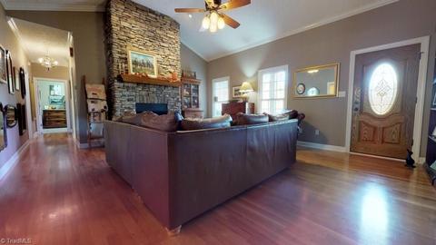 176 Mandolin Trl, Pinnacle, NC 27043 photo 13