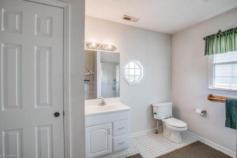 1077 Venable Rd, Pilot Mountain, NC 27041 photo 16