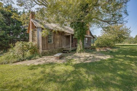 1077 Venable Rd, Pilot Mountain, NC 27041 photo 23