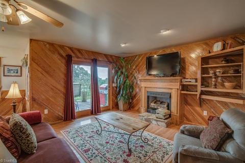 1077 Venable Rd, Pilot Mountain, NC 27041 photo 2