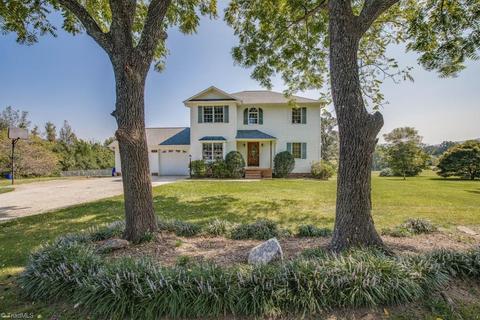 1077 Venable Rd, Pilot Mountain, NC 27041 photo 1