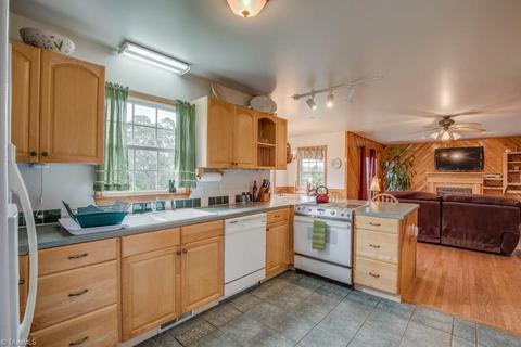1077 Venable Rd, Pilot Mountain, NC 27041 photo 9