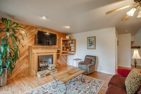 1077 Venable Rd, Pilot Mountain, NC 27041 photo 4