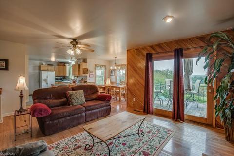 1077 Venable Rd, Pilot Mountain, NC 27041 photo 3