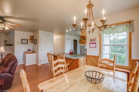 1077 Venable Rd, Pilot Mountain, NC 27041 photo 6