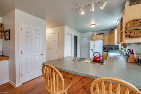 1077 Venable Rd, Pilot Mountain, NC 27041 photo 8