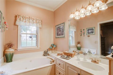 404 Cotswold Ln, King, NC 27021 photo 11